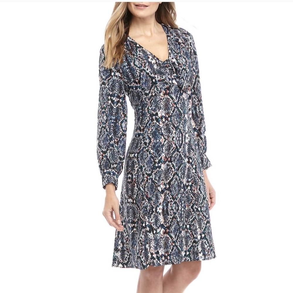 🆕️ Cheztu V neck dress